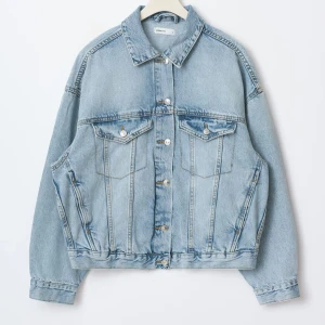 Jeansjacka  - Säljer min jeans jacka är helt ny!💕