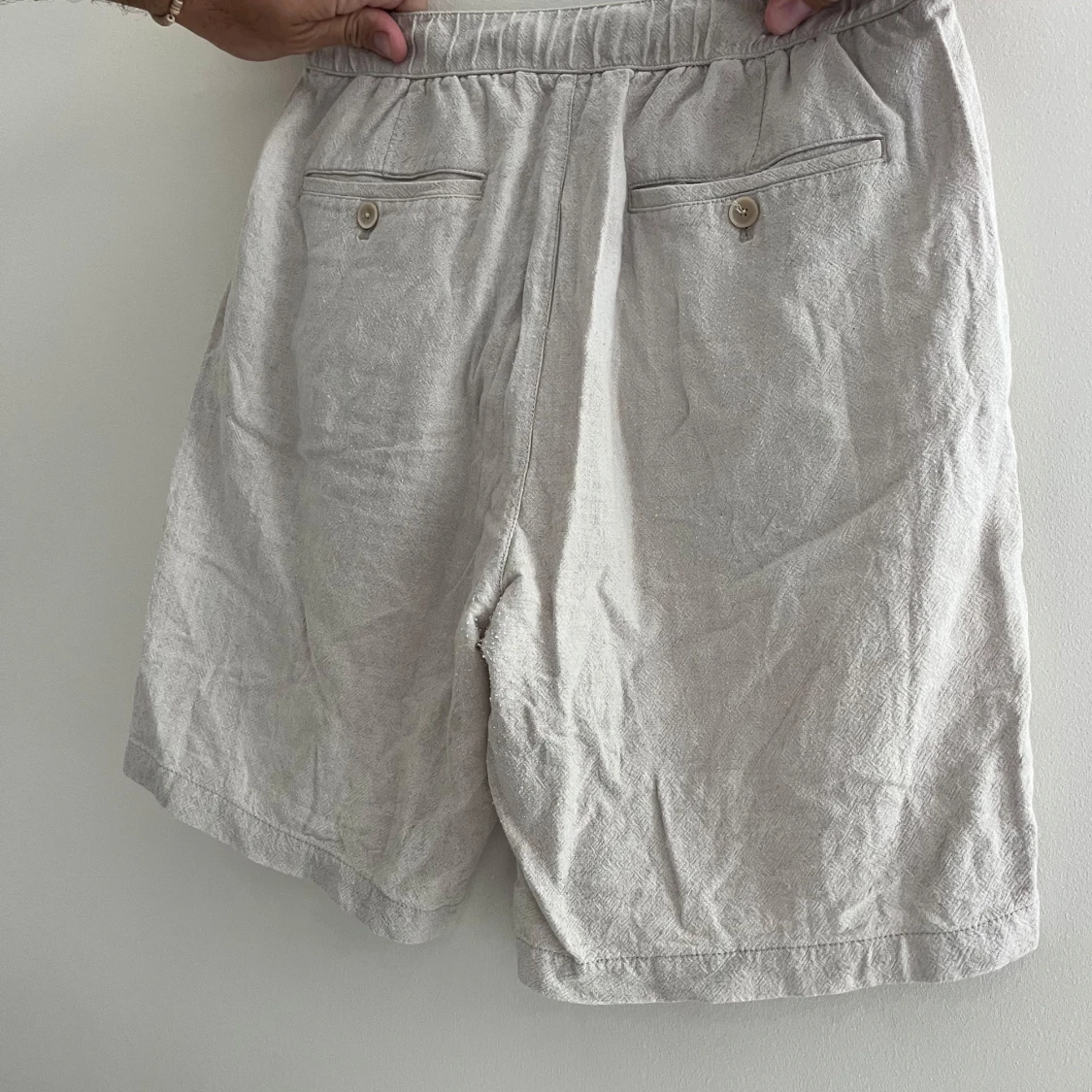 Beige linneshorts med snörning - 1