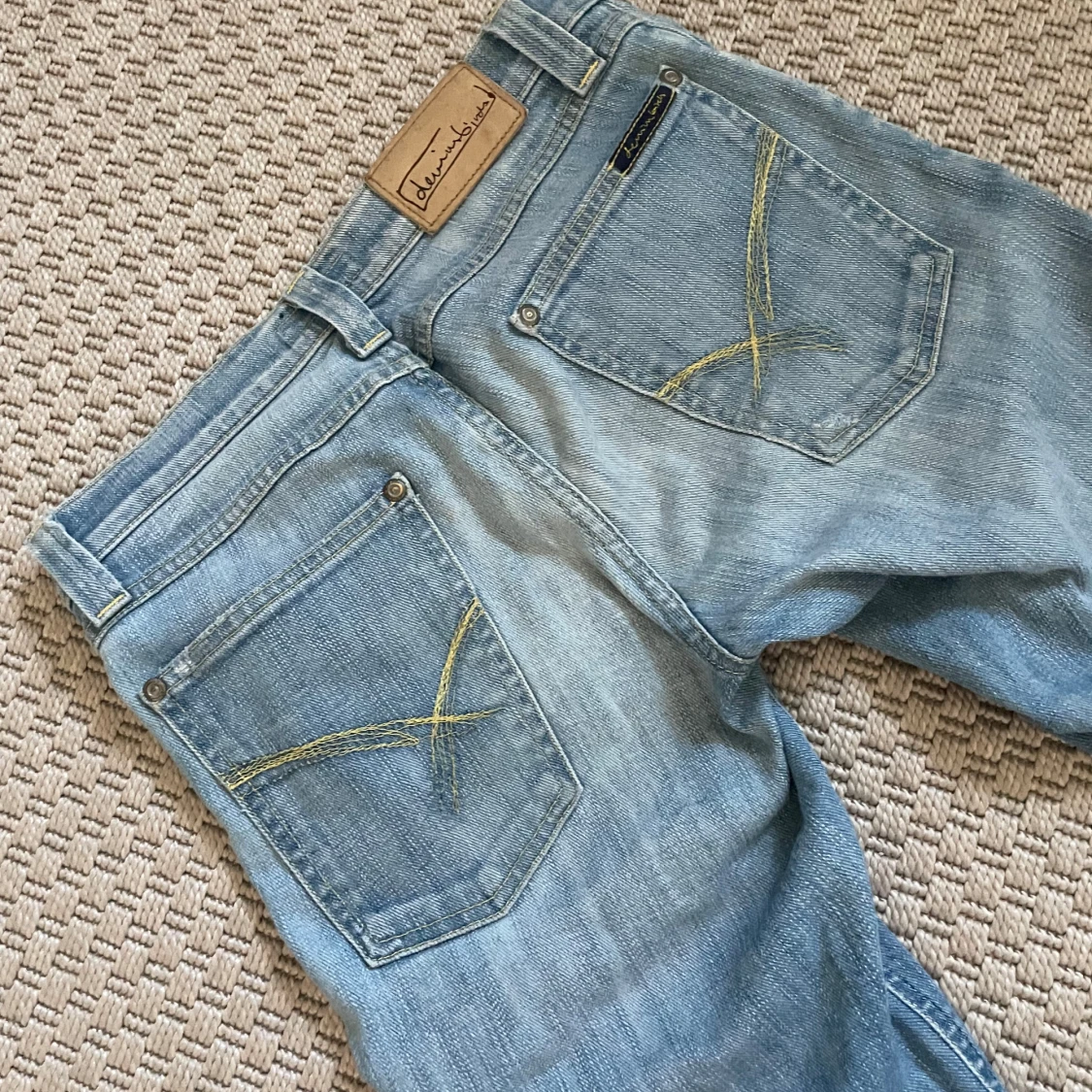 Ljusblå bootcut jeans - 2