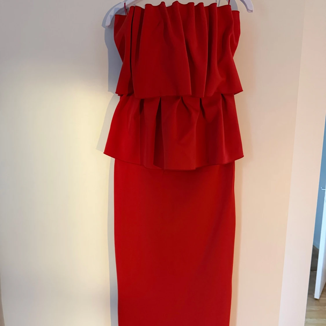Röd långklänning från Dagmar, stl 36