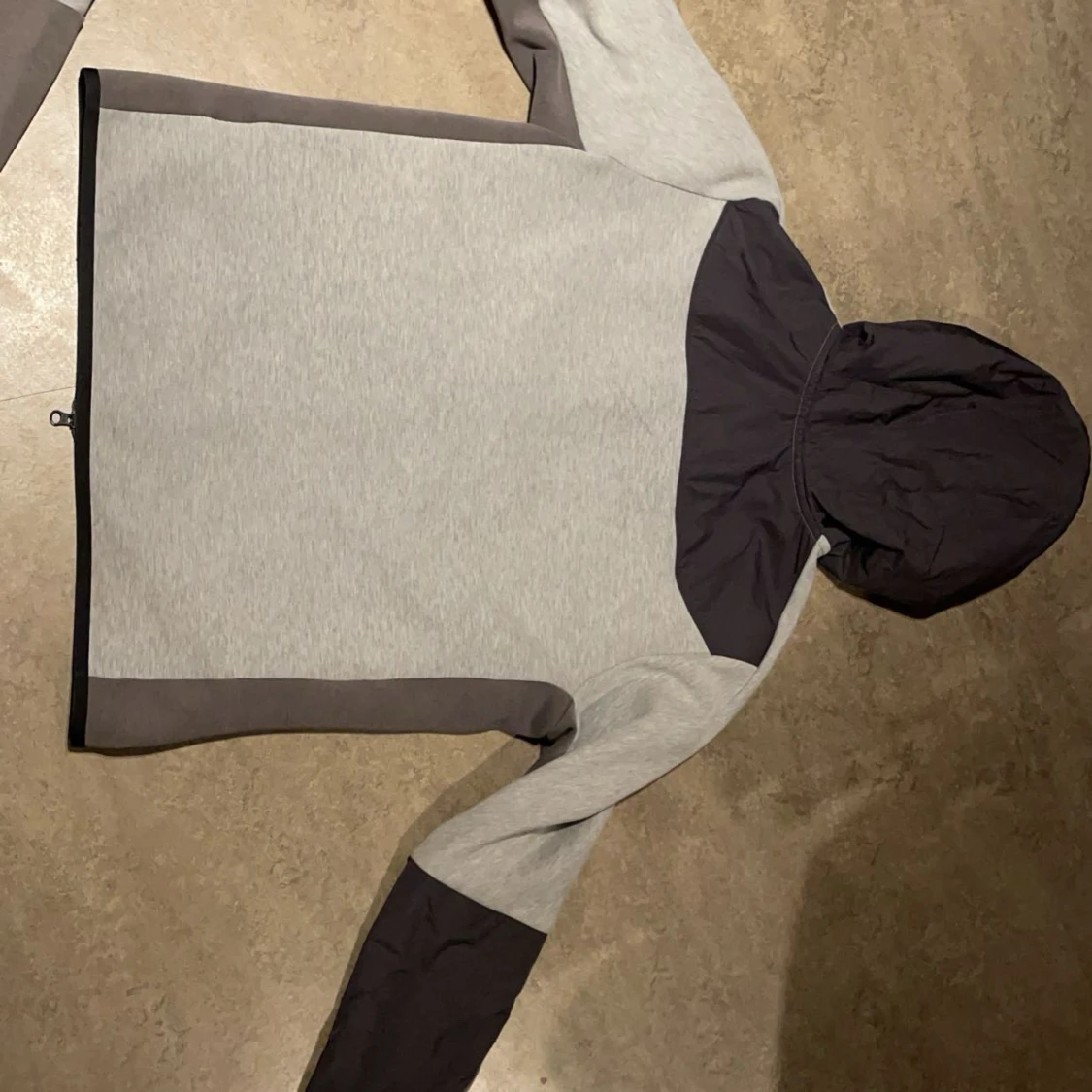 Nike tech, storlek M men passar bra som S - 1