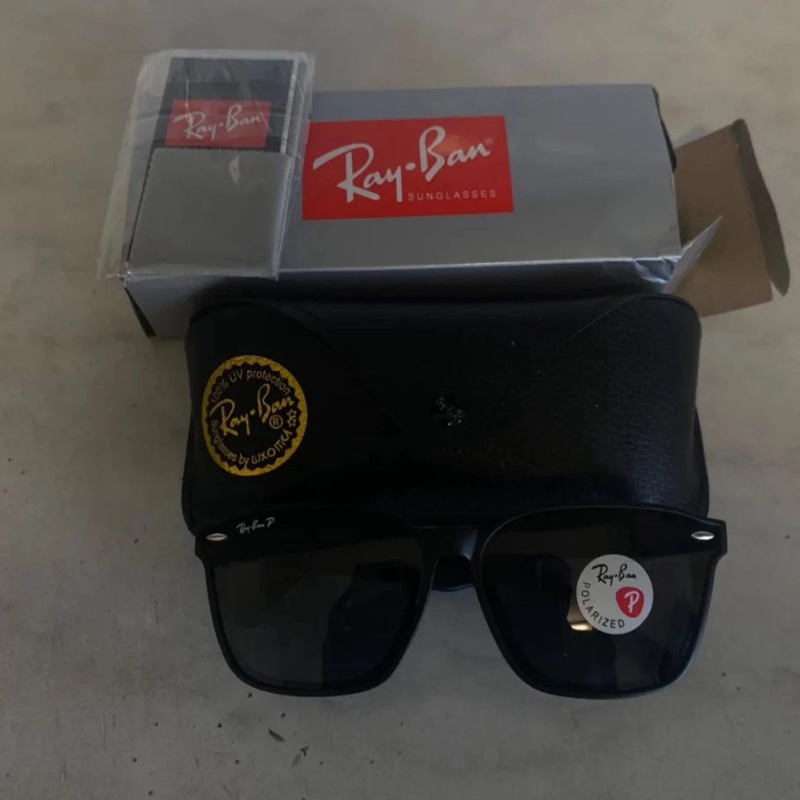 Svarta Ray-Ban Wayfarer solglasögon