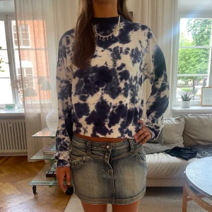 Tie dye tröja  -  Säljer denna jättefina tie-dye tröja 🥰