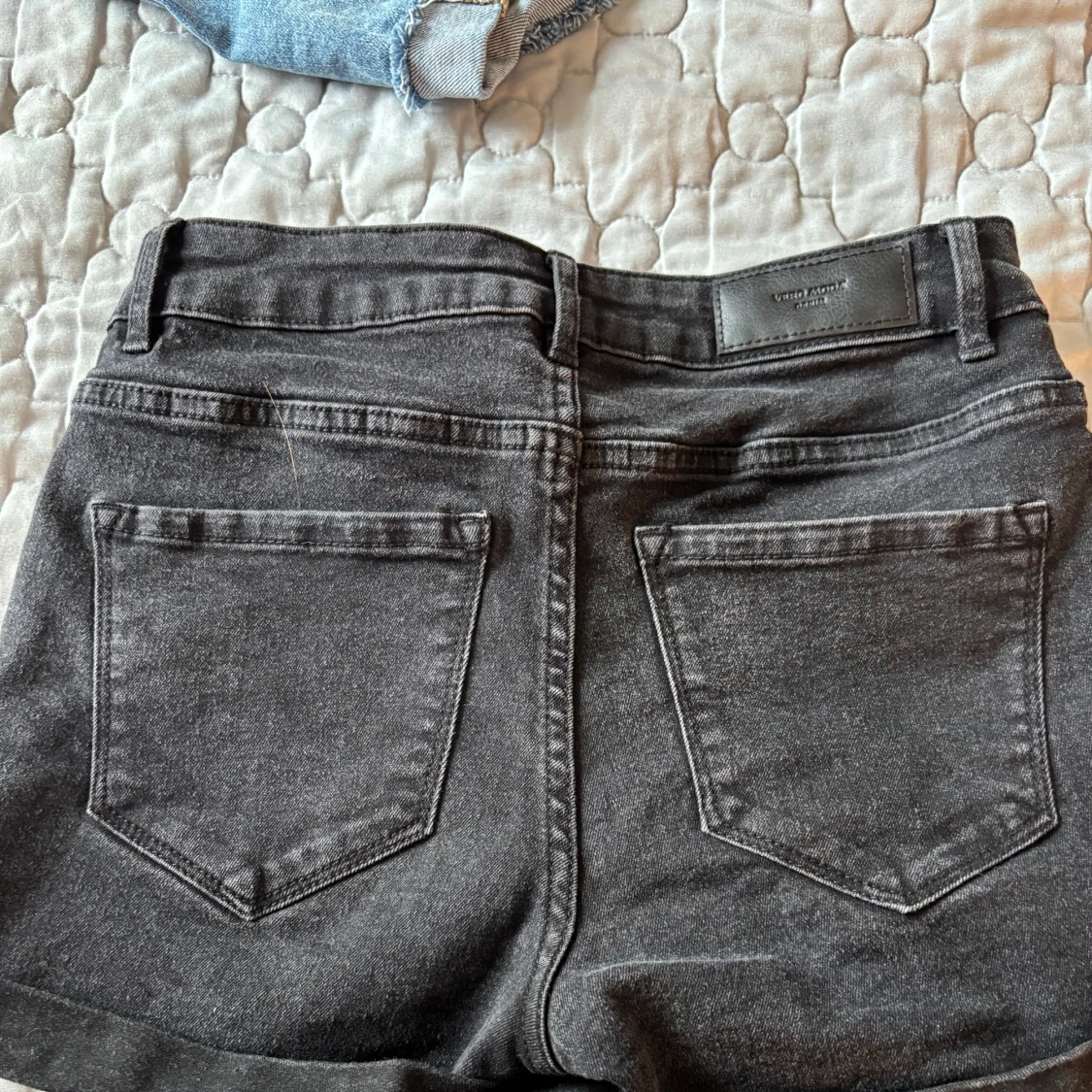 Två par jeansshorts, blå & svarta - 4