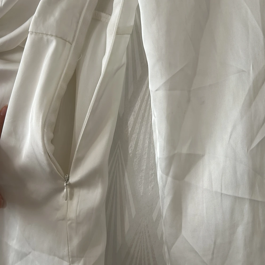 Vit omlottklänning med knut - 1