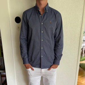 Ralph lauren skjorta  - Säljer denna Ralph lauren skjorta. Jätte bra skick. Skriv vid fler frågor och funderingar!