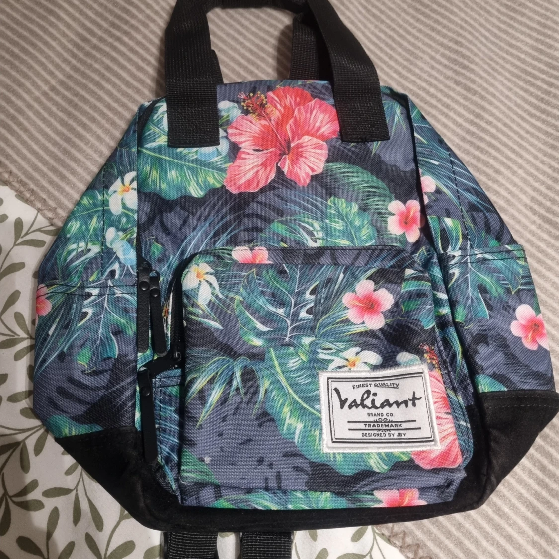 Blommig ryggsäck från Valiant