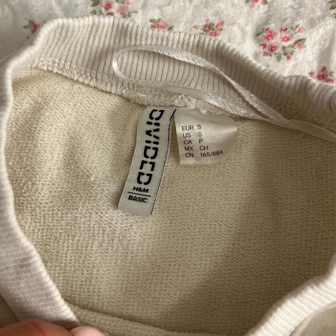 Vit croppad sweatshirt  - 2