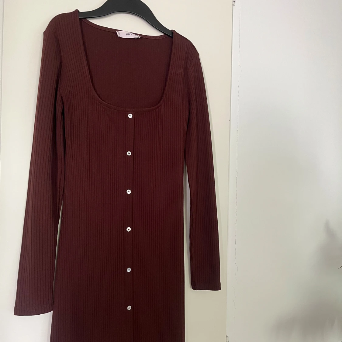 Vinröd/brun ribbad långklänning från MNG