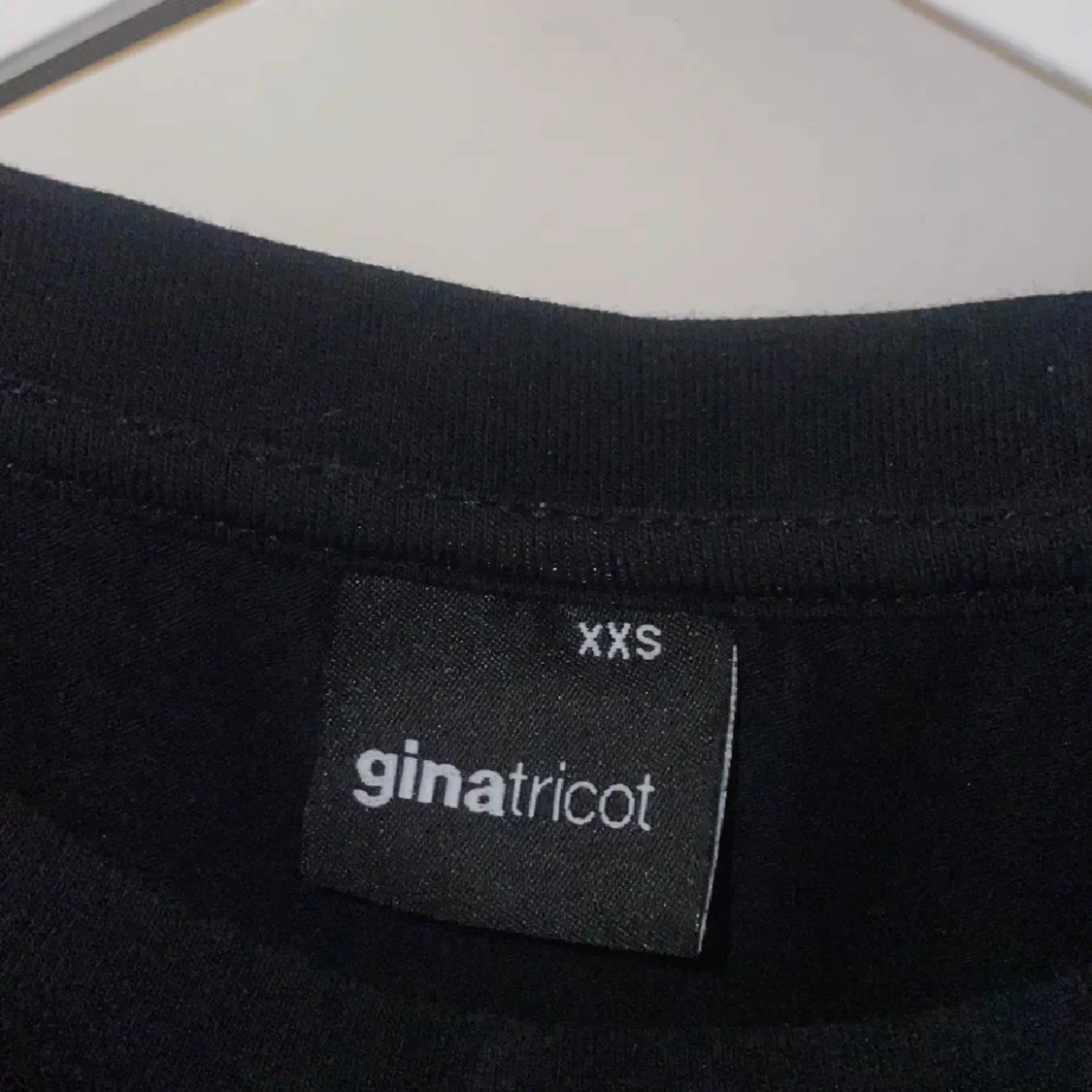 Svart volangtopp från Gina Tricot - 1