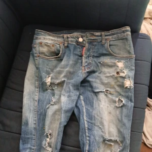 blå  jeans - Bra sköna jeans nu till sommarn bekväma i midjan en skön storlek för dom som har M i byxor 