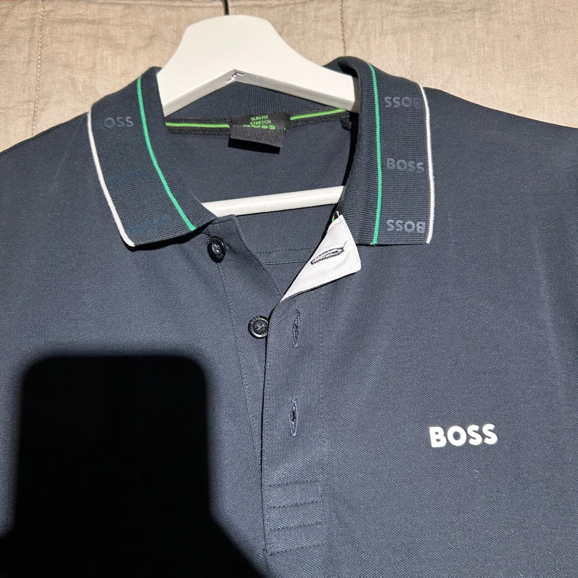 Mörkblå pikétröja från BOSS - 2