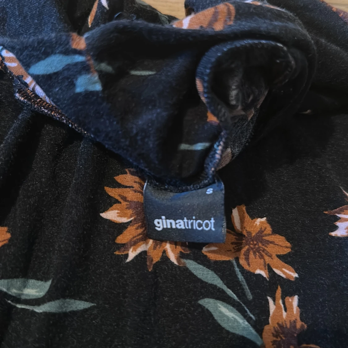 Blommig polotröja från Gina Tricot - 2