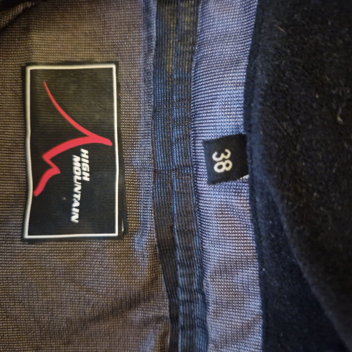 Lila vindjacka från High Mountain