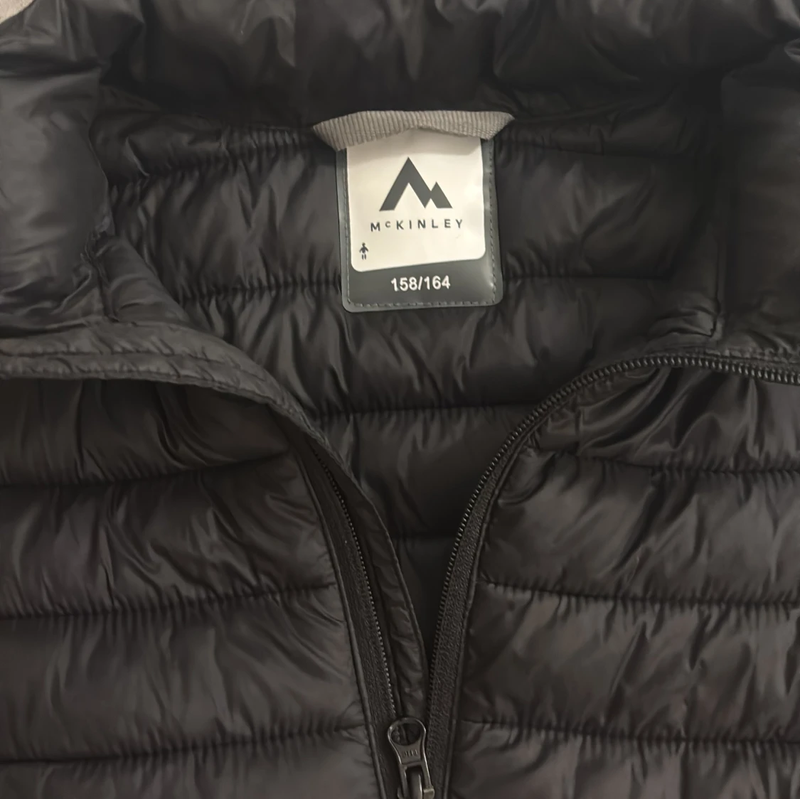 Svart dunväst från McKinley - 2