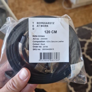 Mc Donalds bälte (nytt) - Helt oöppnad mcdonalds bälte. 120 cm långt. Svart läder med guld logga.