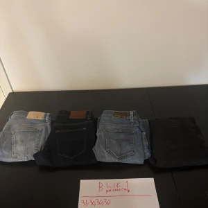 4x Tiger Of Sweden Jeans - Säljer 4 par as feta tiger of sweden jeans för endast 349kr (mindre än 100kr styck) Storlekar syns på bilden 💫 Storlekarna är endast skrivna i Waist längden.