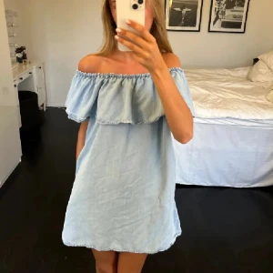 Volang klänning  - Söt klänning ifrån Zara, storlek S❤️ 