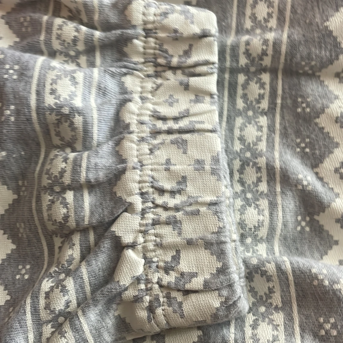 Gråvita mönstrade mjukisbyxor Lindex - 4