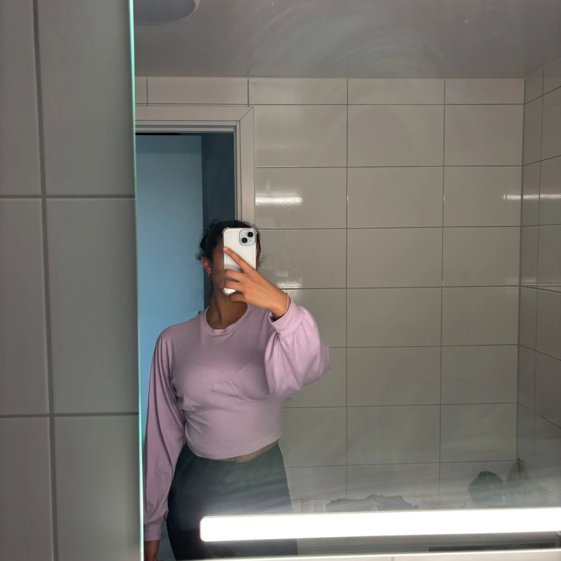 Ljuslila croppad tröja från Bik Bok