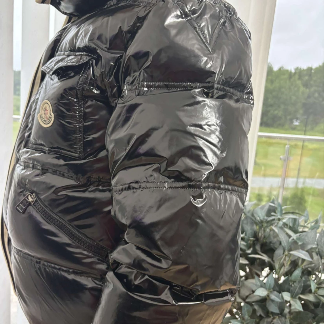 Svart Moncler pufferjacka med huva - 4