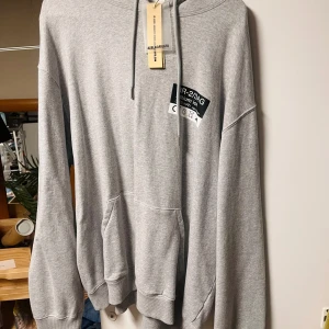 Arigato-hoodie (Ny!) - Helt ny Axel Arigato-hoodie. Original. Alla lappar mm. kvar.