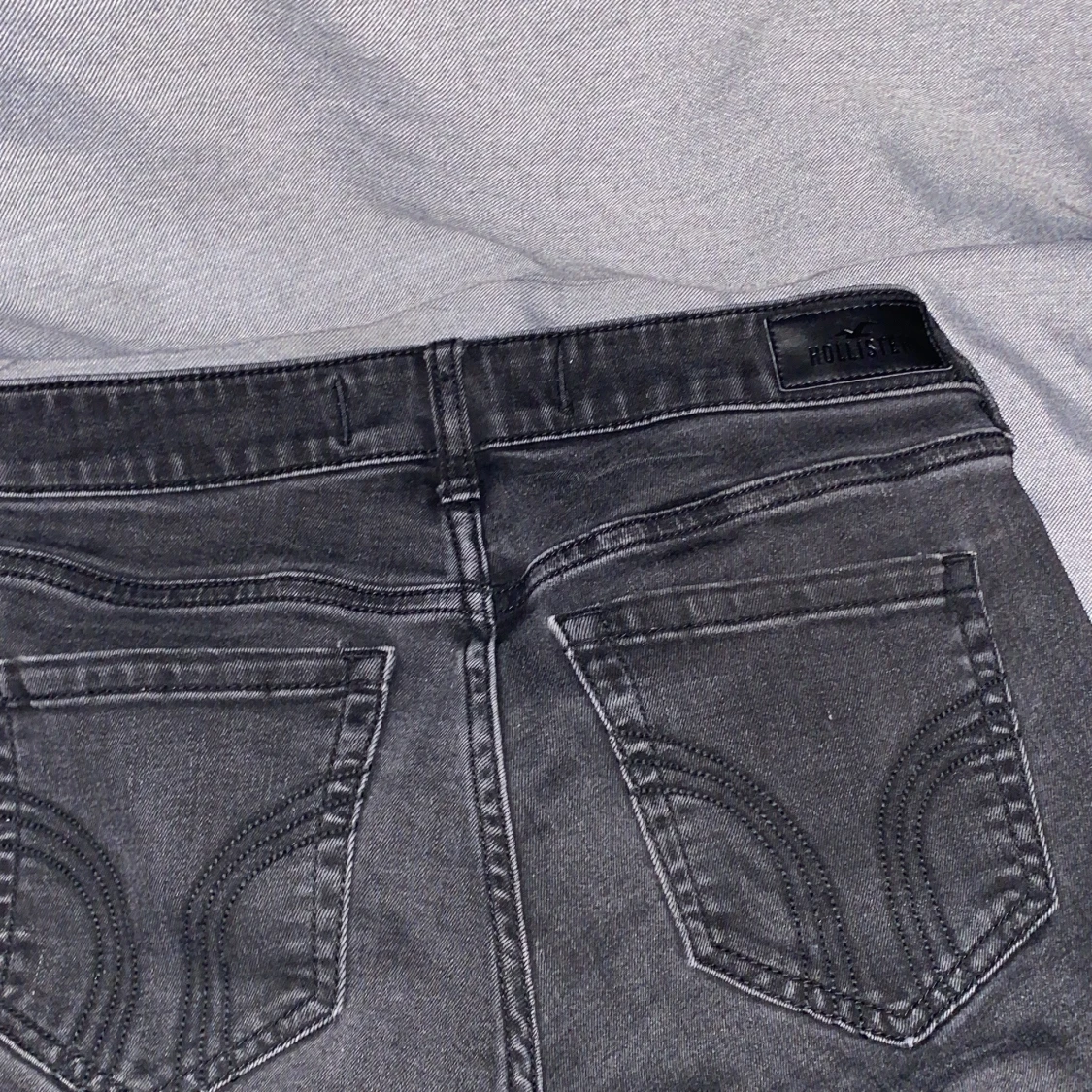 Svarta bootcut jeans från Hollister