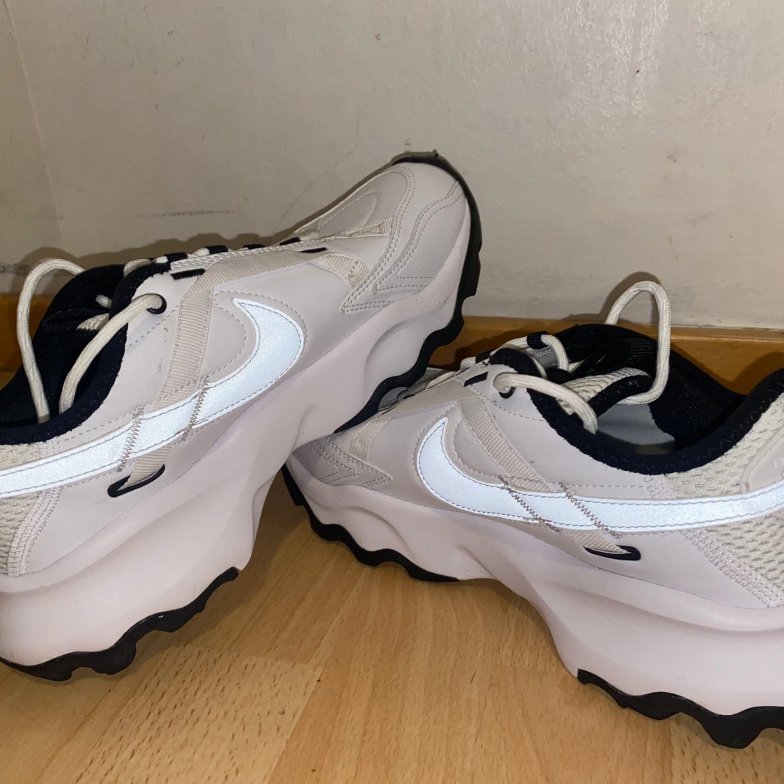 Chunky vita sneakers från Nike - 3