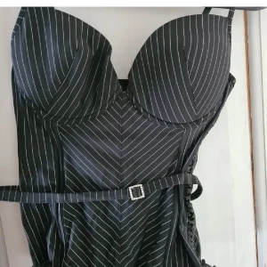 Korsett  - Köpte denna på Plick så återpublicerar med samma bilder! Aldrig använd av tidigare ägare och använd cirka 2 gånger av mig<3 Den kommer från h&m🌸