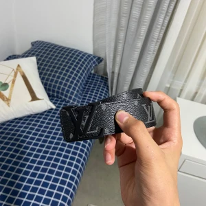 Svart bälte  - Säljer mitt nya bälte i svart färg, den är 110 cm!!!