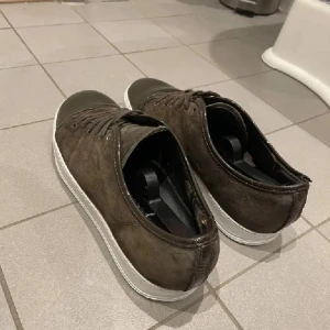 Lanvins - Säljer ett par bruna lanvins i storlek 42 7/10 skick (bild tagen från förra säljaren kom privat för fler bilder)