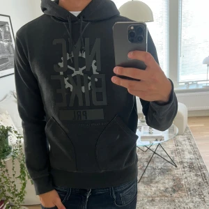 Ralph lauren vintage hoodie  - Otroligt fet hoodie från Ralph Lauren, vintage otroligt svårt att få tag på, priset kan såklart diskuteras! M men passar S 
