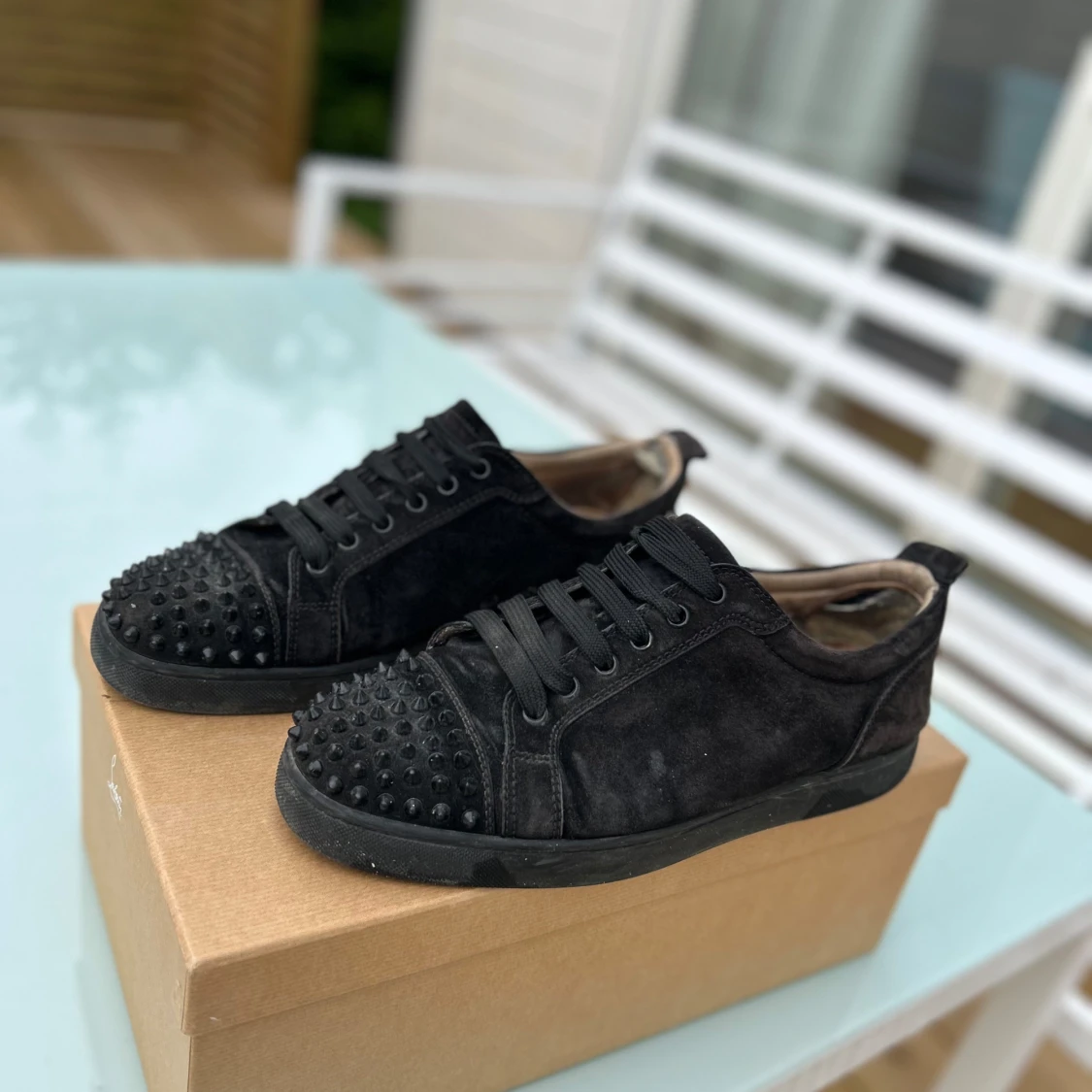 Svarta Louboutin Louis Junior Spikes - 1