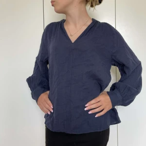 Blå blus - Blå helt ny blus💙