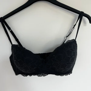 Intimissimi BH  - As snygg och nice BH stl 75C. Men kommer inte till användning. 