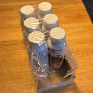 Modifast Chocolate Meal Replacement - Modifast Chocolate är en färdigblandad måltidsersättning för viktkontroll, perfekt för dig som vill ha ett snabbt och proteinrikt alternativ. Smidig att ta med till skolan, gymmet eller jobbet. 6 st kvar av 8 st. 