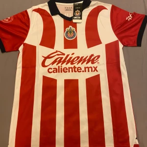 Chivas fotbollströja  - Riktigt fint och unikt! HELT NYA! 
