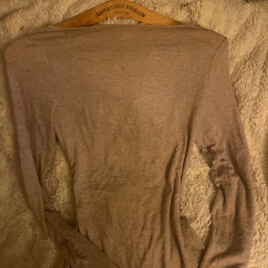 Intimisimi tröja🤗 - Säljer en nästan oanvänd intimisimi tröja i storlek S, säljer den för 350❤️ Nypris 489. Jag kan stå för frakten!🙏🏻