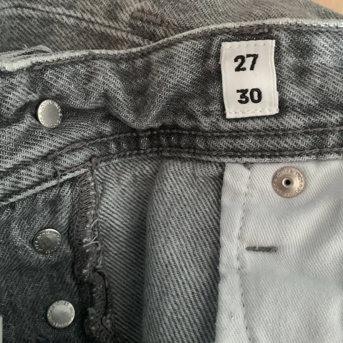 Grå jeans från Jack & Jones Relaxed/Chris - 3