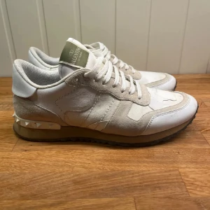 Valentino Rockrunners - Säljer dessa feta rockrunners, mycket bra skick, inga defekter. Inte og, priset ej hugget i stenen. Byten kan vara intressanta 