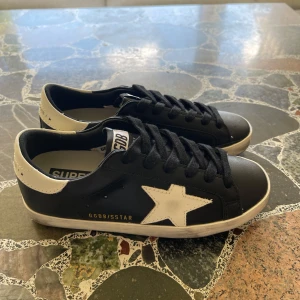 Svarta GoldenGoose Storlek 35 Utan SkoKartong - Storlek 35 oanvändna GoldenGoose