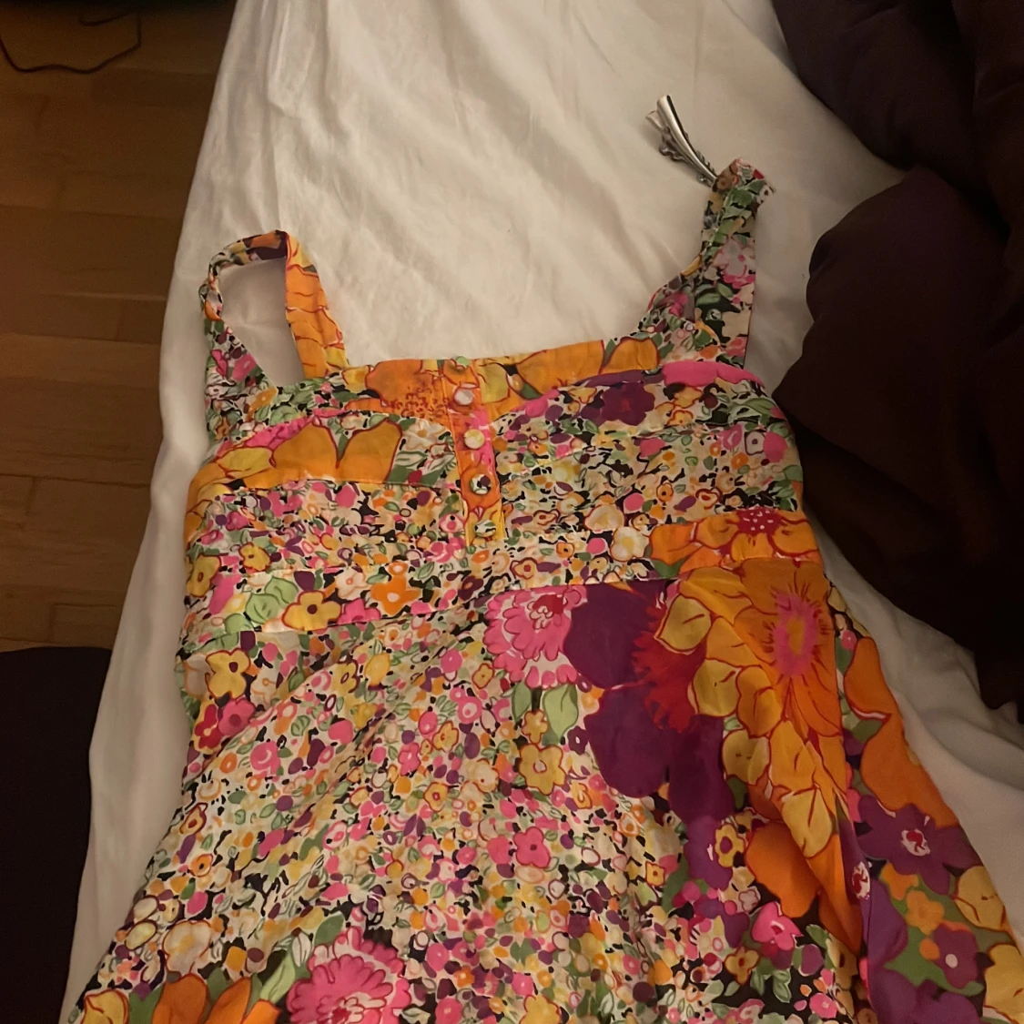 Färgglad blommig sommarklänning med dragkedja - 1