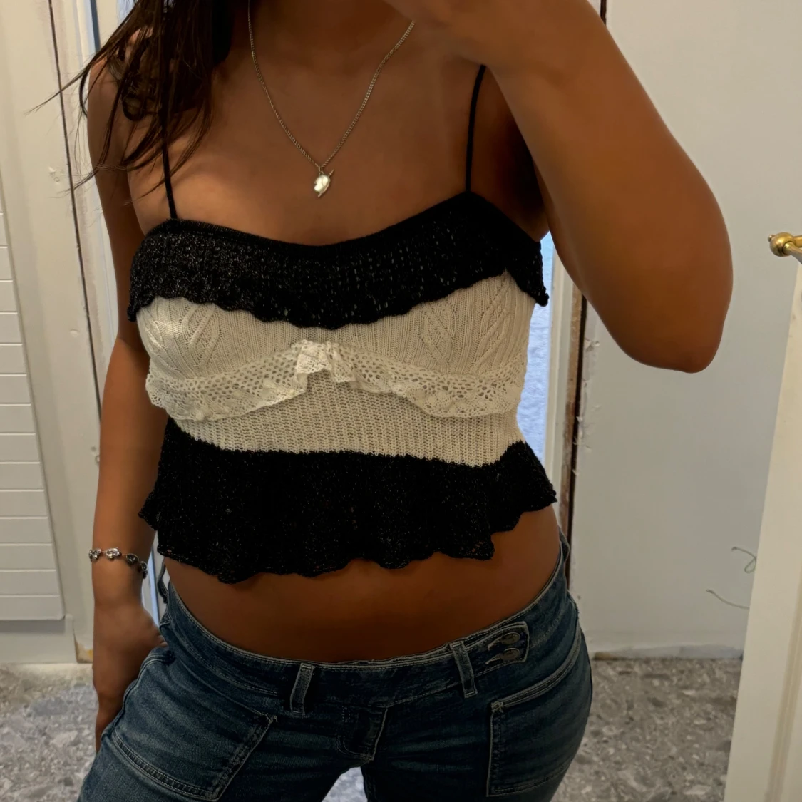 Svart och vit stickad croppad linnetopp - 3