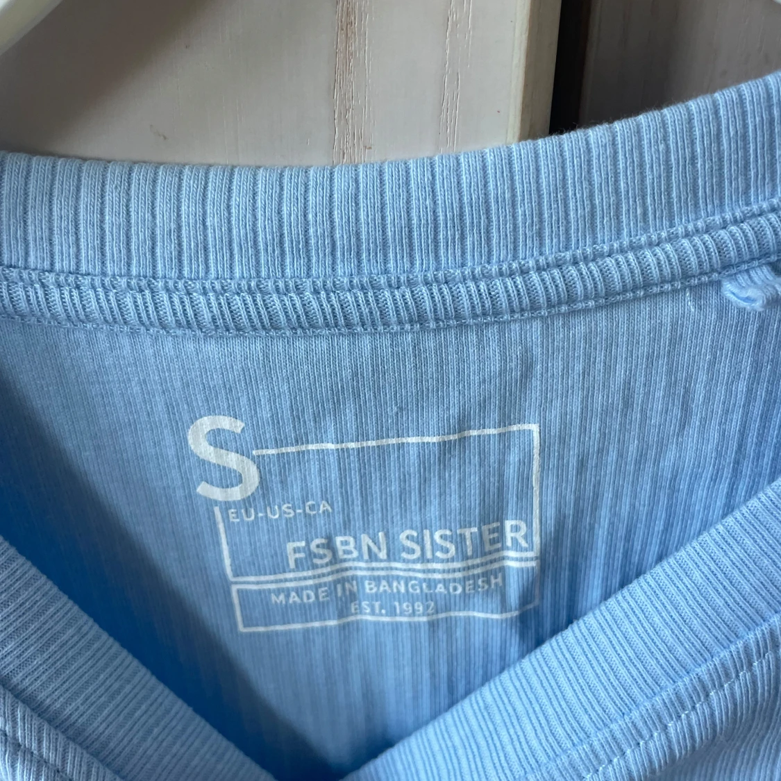 Ljusblå ribbad t-shirt  - 1