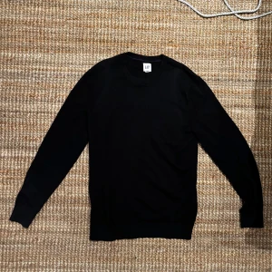 Svart tröja från GAP - En svart tröja från GAP i storlek S.