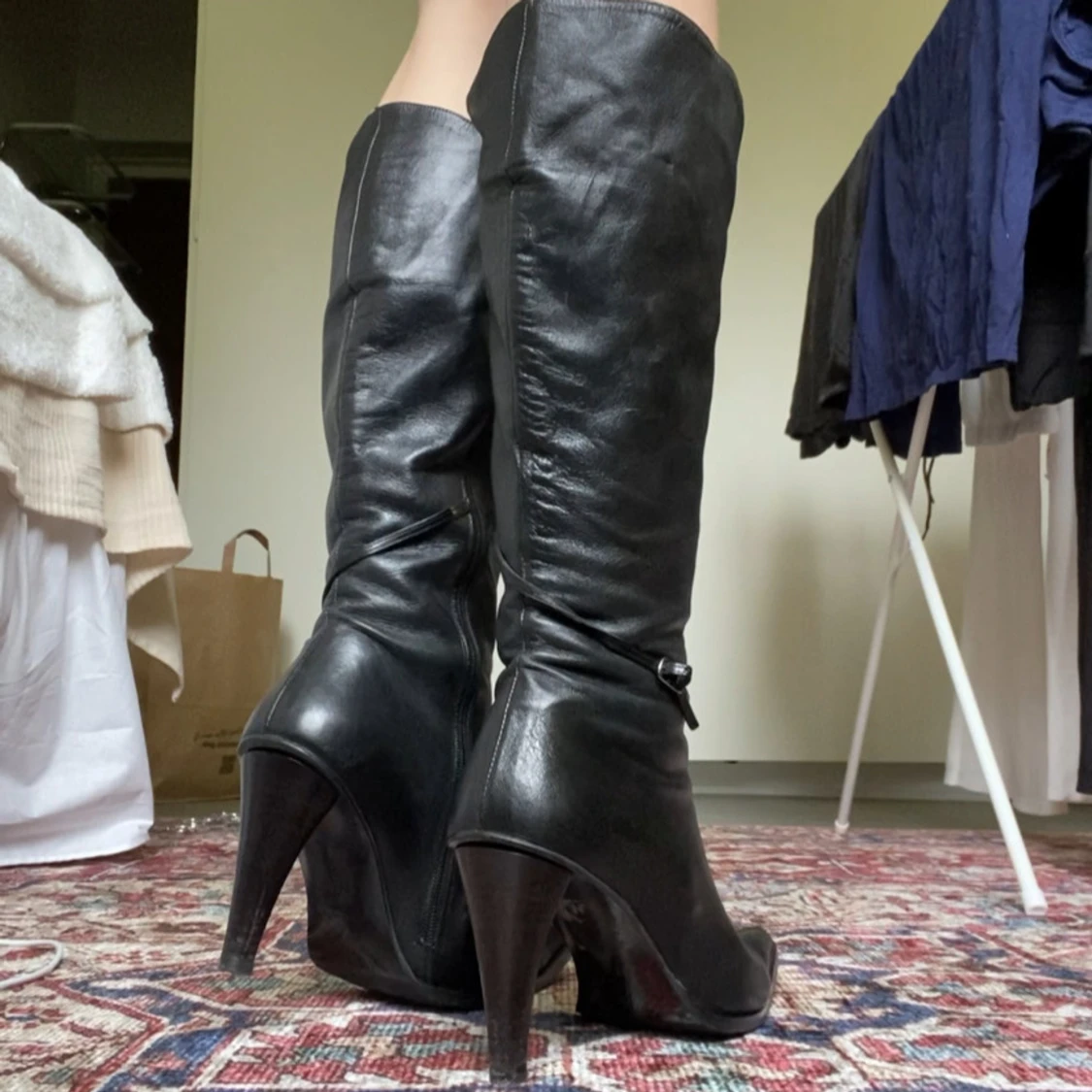 Svarta höga stövlar med klack - 2