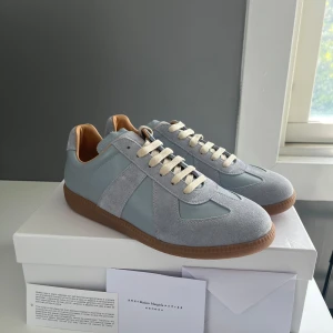 Maison Margiela GATS - Säljer ett par feta gats från maison margiela. Original box tillkommer.Ni kan gärna höra av er om ni har några funderingar.
