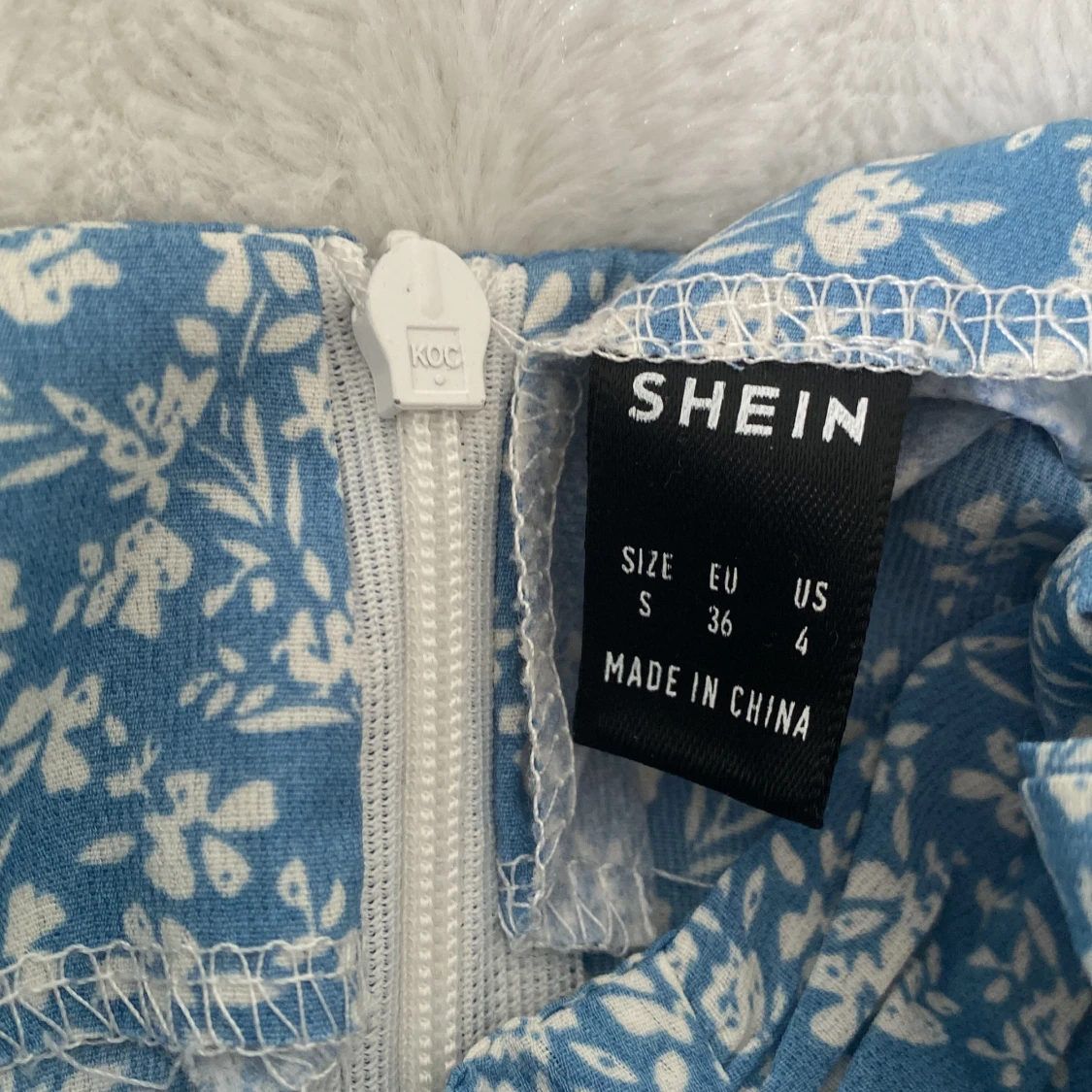 Blå blommig omlottkjol med volang från SHEIN - 1