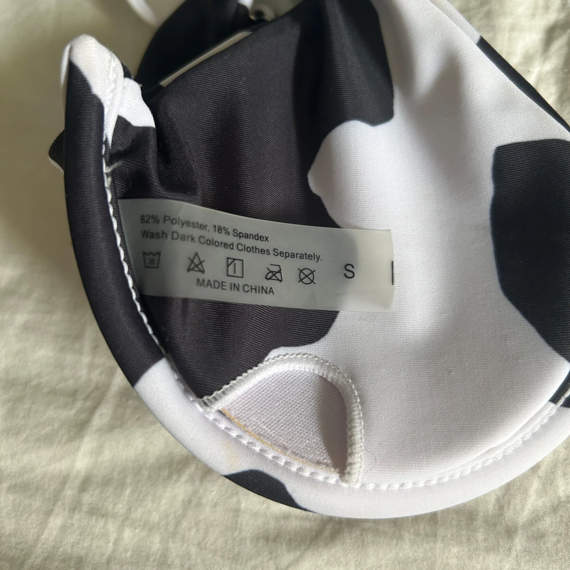 Svartvit bikini med ko-mönster - 3