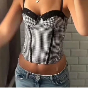 Rutig korsett topp - Säljer denna eftertraktade korsetten i storlek xs☺️💗 